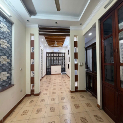 Nhà ngõ 37 phố Trần Quốc Hoàn, Diện tích 50m2 x 5 tầng, ngõ rộng để xe