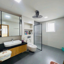 CĂN GÓC PARK RIVERSIDE 8X15M - FULL NT MỚI ĐẸP - SÂN Ô TÔ RIÊNG - 5PN