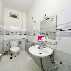 NHÀ 1 TRỆT 2 LẦU TUM HẺM 808 QL 13