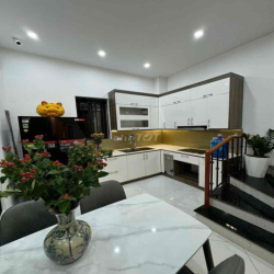 Cho thuê nhà nguyên căn Mỹ Đình DT 45m2 x 5 tầng 5PN full đồ 14 triệu
