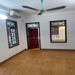 Chính chủ cho thuê nhà ngõ 445 Lạc Long Quân- Tây Hồ- Hà Nội