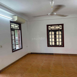 Chính chủ cho thuê nhà ngõ 445 Lạc Long Quân- Tây Hồ- Hà Nội