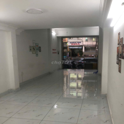 Mặt tiền Lê Hồng Phong, Q10. DT: 3x12m, lửng, 2 lầu (3PN, 3WC)