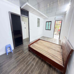 Cần cho thuê 1 phòng chính chủ tại Ngõ 214 đội cấn. Nhà gần trường chợ