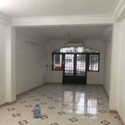 Mặt tiền Lê Hồng Phong, Q10. DT: 3x12m, lửng, 2 lầu (3PN, 3WC)