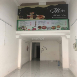 Mặt tiền Lê Hồng Phong, Q10. DT: 3x12m, lửng, 2 lầu (3PN, 3WC)