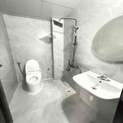 Cần cho thuê 1 phòng chính chủ tại Ngõ 214 đội cấn. Nhà gần trường chợ