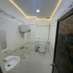 Cho thuê văn phòng lầu 1 