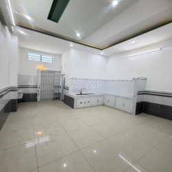 Nhà trệt lầu 3 phòng 3 máy lạnh KDC Hưng Phú 1