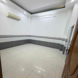 Nhà trệt lầu 3 phòng 3 máy lạnh KDC Hưng Phú 1