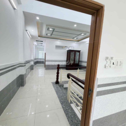 Nhà trệt lầu 3 phòng 3 máy lạnh KDC Hưng Phú 1