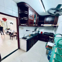 Cho thuê nhà trệt 3 lầu, 3pn 4vs - Đầy Đủ Nội Thất,