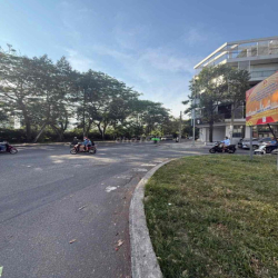 nhà thuê MTKD vành đai p10 q6 DT 304m giá 20tr