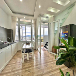 CHO THUÊ CĂN HỘ 2 PHÒNG VIEW ĐẸP ĐƯỜNG CAO THẮNG GIÁ 9,8 TRIỆU/THÁNG