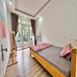 CHO THUÊ CĂN HỘ 2 PHÒNG VIEW ĐẸP ĐƯỜNG CAO THẮNG GIÁ 9,8 TRIỆU/THÁNG