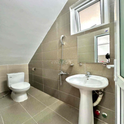 CHO THUÊ CĂN HỘ 2 PHÒNG VIEW ĐẸP ĐƯỜNG CAO THẮNG GIÁ 9,8 TRIỆU/THÁNG