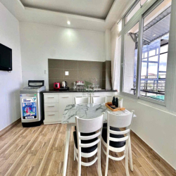 CHO THUÊ CĂN HỘ 2 PHÒNG VIEW ĐẸP ĐƯỜNG CAO THẮNG GIÁ 9,8 TRIỆU/THÁNG