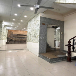 ✅✅Cho thuê tòa nhà 6 lầu 12 phòng gần xa lộ hà nội