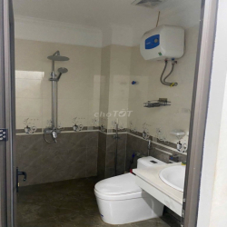 Cho thuê nhà Phố Trạm, Long Biên, 43m x5 tầng, full đồ,ở ngay, ô tô đỗ
