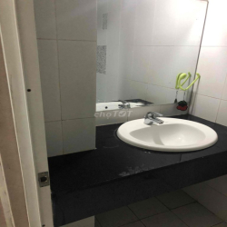 Phòng mặt tiền Hoàng Hoa Thám