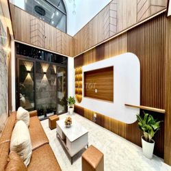 Nhà mặt ngõ Hồ Sen oto vào tận cửa nhà đi bộ 10 bước ra mặt đường