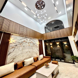 Nhà mặt ngõ Hồ Sen oto vào tận cửa nhà đi bộ 10 bước ra mặt đường