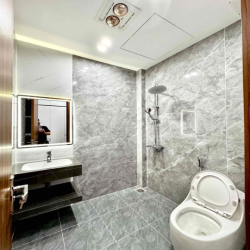 Nhà mặt ngõ Hồ Sen oto vào tận cửa nhà đi bộ 10 bước ra mặt đường