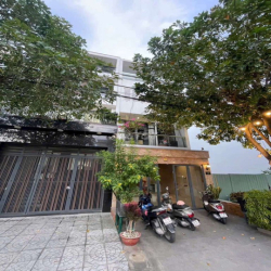 Cho thuê nhà mới tinh ngay siêu thị Aeonmall dt 5*20m