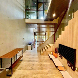 Cho thuê nhà mới tinh ngay siêu thị Aeonmall dt 5*20m