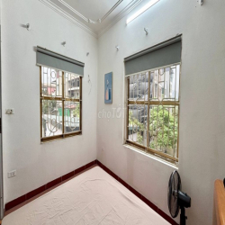 Cho thuê nhà riêng tại phố Trần Cung, 37m2, 4 tầng, 3 mặt thoáng