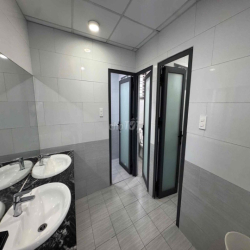 Hot - chính chủ VP 80m2 + 20m2 Ban công - Võ Thị Sáu Q3
