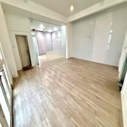 Cho thuê văn phòng 60 - 90m2 ở căn góc Khánh Hội Q.4 giá chỉ 15tr