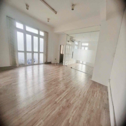 Cho thuê văn phòng 60 - 90m2 ở căn góc Khánh Hội Q.4 giá chỉ 15tr
