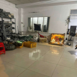 nhà dt 6,5 x18 có 2 pn hẻm xe tải đậu cửa