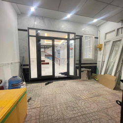 Nhà lầu mới 3 phòng KDC Hàng Bàng