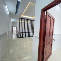 Nhà lầu mới 3 phòng KDC Hàng Bàng