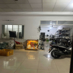 nhà dt 6,5 x18 có 2 pn hẻm xe tải đậu cửa