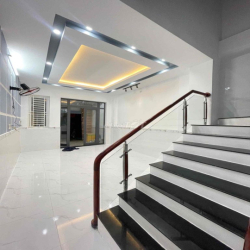 Nhà lầu mới 3 phòng KDC Hàng Bàng