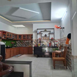 cho thuê nhà tx 25 q12  gần chợ tx gần ubp giá 11tr sân xe hơi