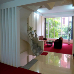 nhà ngõ 2 trung kính 60m x7T ngõ ô tô đỗ cửa