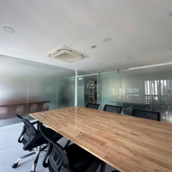 Văn Phòng 130m2 , Chia 3 Phòng  Làm Viêc Cần Cho Thuê - Vạn Phúc City