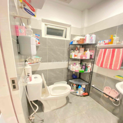 Còn trống p 3tr5 hđ 12 tháng ngay tại ngõ 242 Lạc Long Quân, Tây Hồ