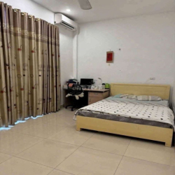 Hiếm! Nhà riêng 2 tầng tại Phố Trạm, Long Biên–giá chỉ 6.5 triệu/th