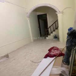 nhà mặt đường Trần Khát Chân kèm kho 90m
