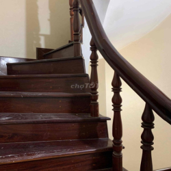 Nhà nguyên căn mới sơn sửa 3 tolet 3 phong ngu khu chợ Hoà Bình Q5