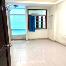 Nhà nguyên căn mới sơn sửa 3 tolet 3 phong ngu khu chợ Hoà Bình Q5