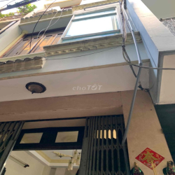 Nhà nguyên căn mới sơn sửa 3 tolet 3 phong ngu khu chợ Hoà Bình Q5