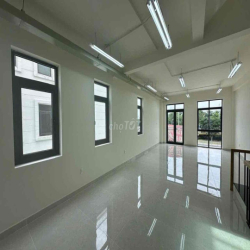 NHÀ PHỐ 5 TẦNG TRỐNG SUỐT MẶT TIỀN KINH DOANH LAKEVIEW CITY THANG MÁY