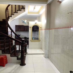 Nhà nguyên căn mới sơn sửa 3 tolet 3 phong ngu khu chợ Hoà Bình Q5