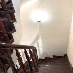 Nhà nguyên căn mới sơn sửa 3 tolet 3 phong ngu khu chợ Hoà Bình Q5